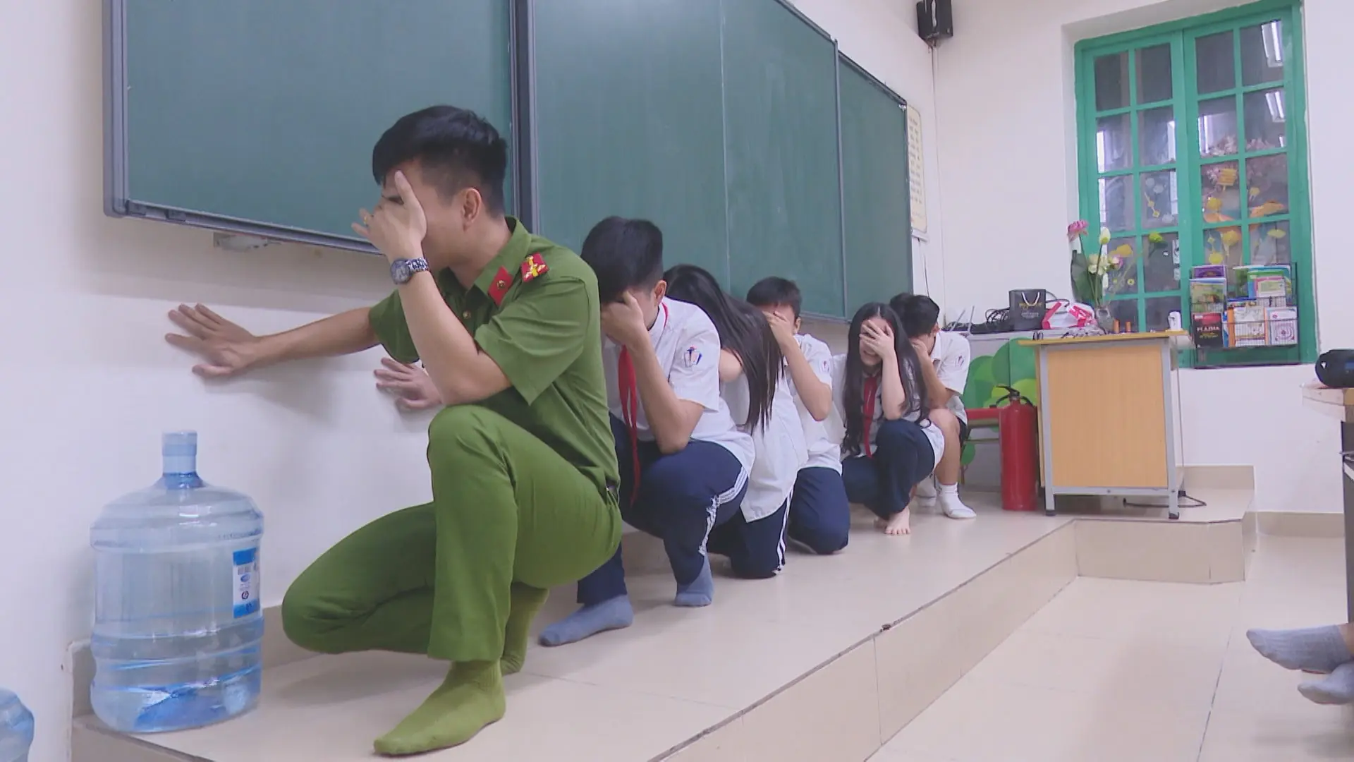 Đẩy mạnh hướng dẫn đảm bảo an toàn PCCC trong trường học | An toàn phòng cháy & chữa cháy | 02/10/2025